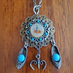 Vintage Western Style Necklace.